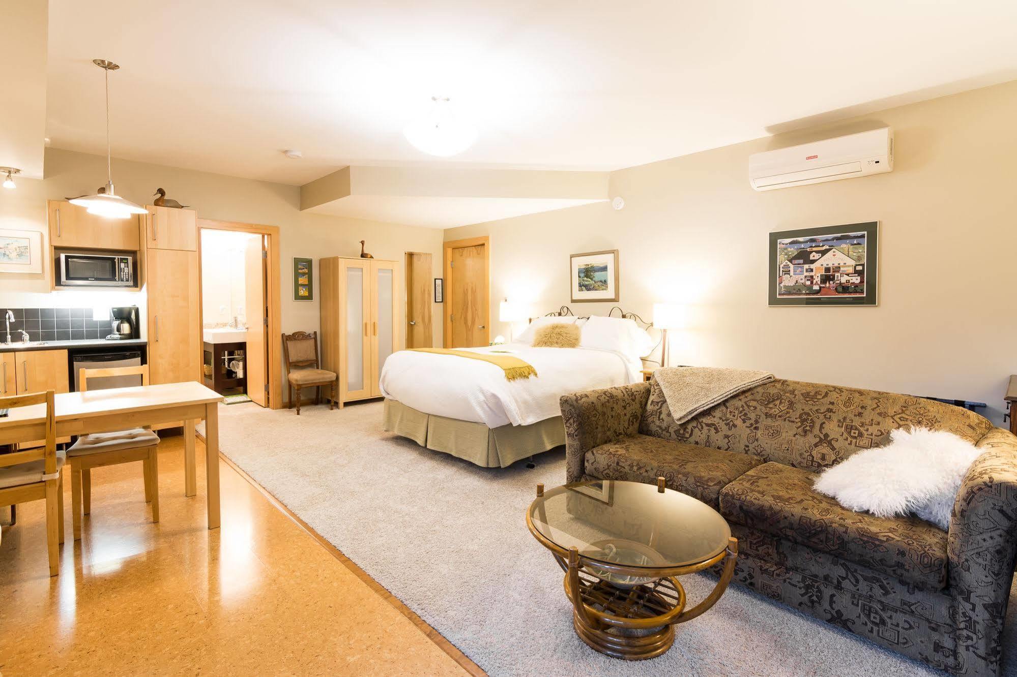 Cormier'S Studio Guest Suites Penticton Exteriér fotografie